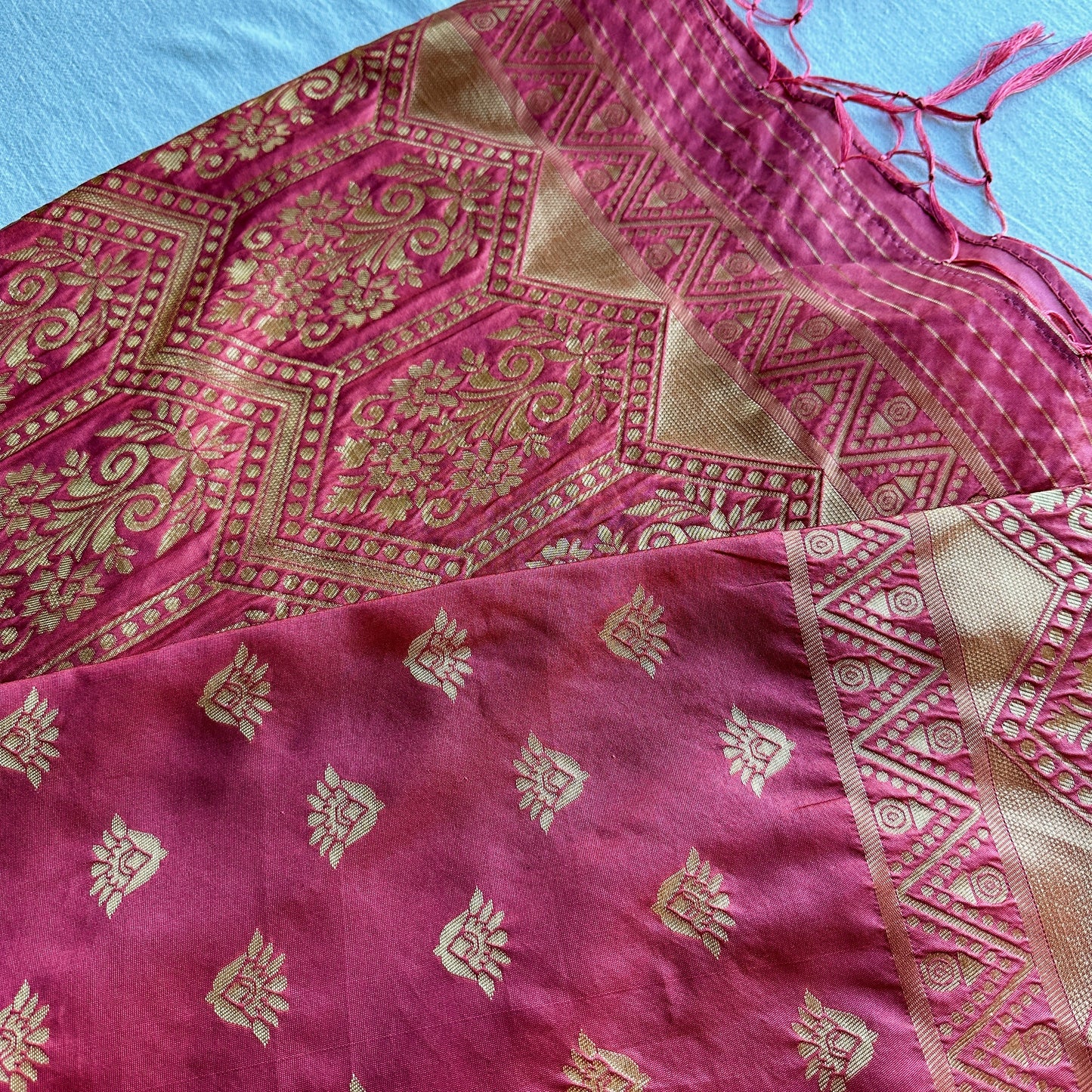 Rich Silk Banarasi Patterned Motif Dupatta